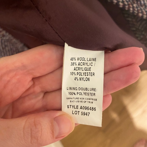 Jacob burgundy herring bone coat -made in Canada - Picture 4 of 6